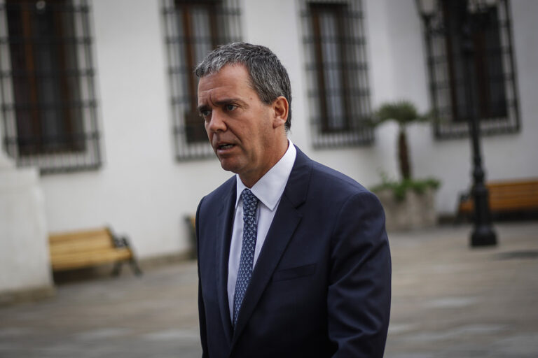 Senadores proponen cambiar la fecha del plebiscito para el 6 de septiembre