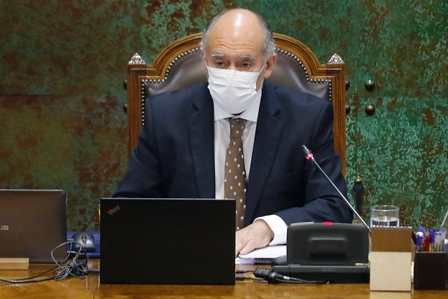 Iván Flores a Piñera: “Nuevamente, cuando el presidente hace chistes o comentarios, se equivoca”.