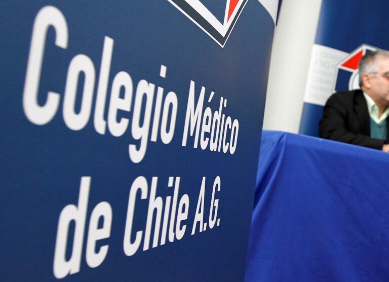 Colegio Médico de Santiago envía cuadrillas de apoyo por incendios en Valparaíso: Revisa cómo aportar acá