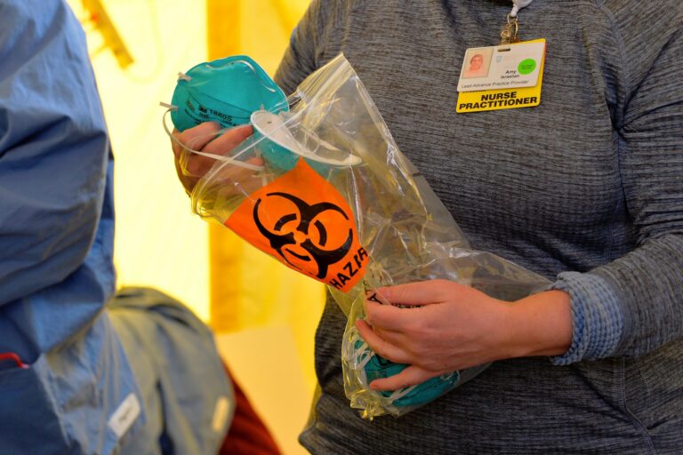 COVID-19: El 85% de los trabajadores de la salud no cuenta con alguno de los elementos de protección