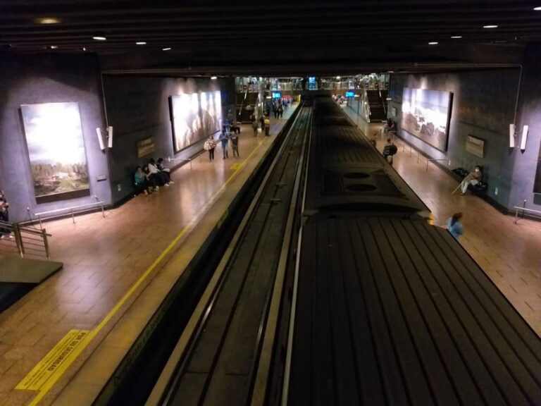 Metro de Santiago anuncia que disminuirá en un 50% la oferta de transporte el fin de semana