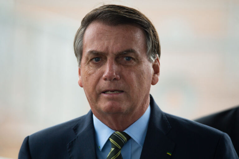 Bolsonaro pide volver a trabajar: 