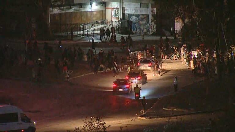 Diversos incidentes se registraron en Santiago en el aniversario del segundo mandato de Piñera