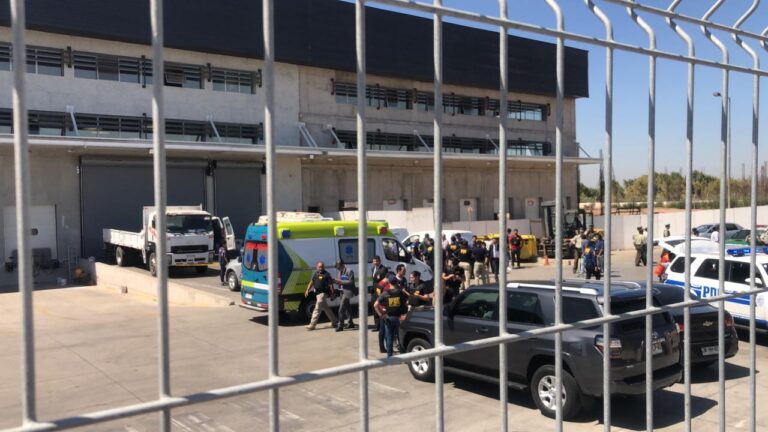 Delincuentes roban más de $12 mil millones desde camión de valores en aeropuerto de Santiago