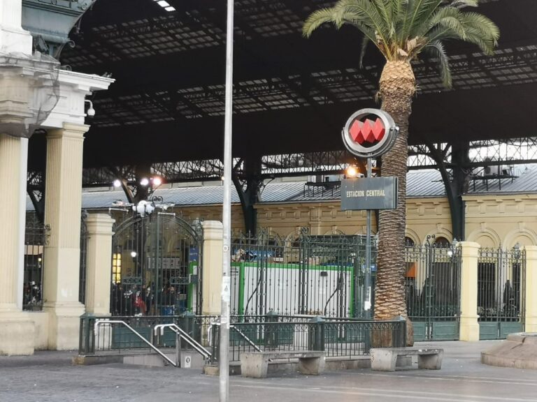 Estación Central comenzó a sanitizar las calles con un drone