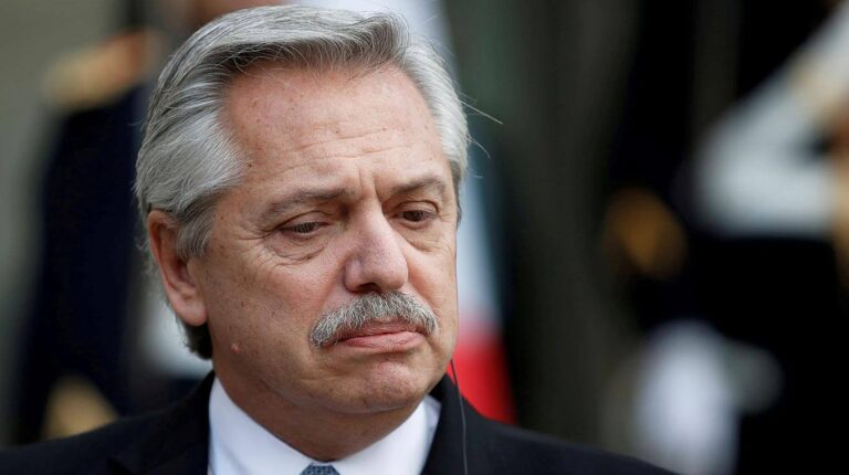 Argentina: Presidente Fernández pide renuncia de ministro de Salud por vacunación 