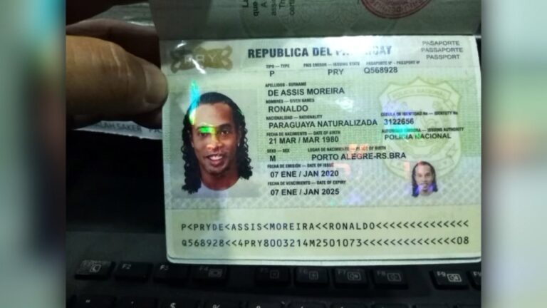 Detienen a Ronaldinho en Paraguay tras ingresar con un pasaporte falso