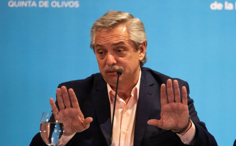 Cierre de fronteras y suspensión de clases entre las medidas de Argentina para frenar propagación del coronavirus