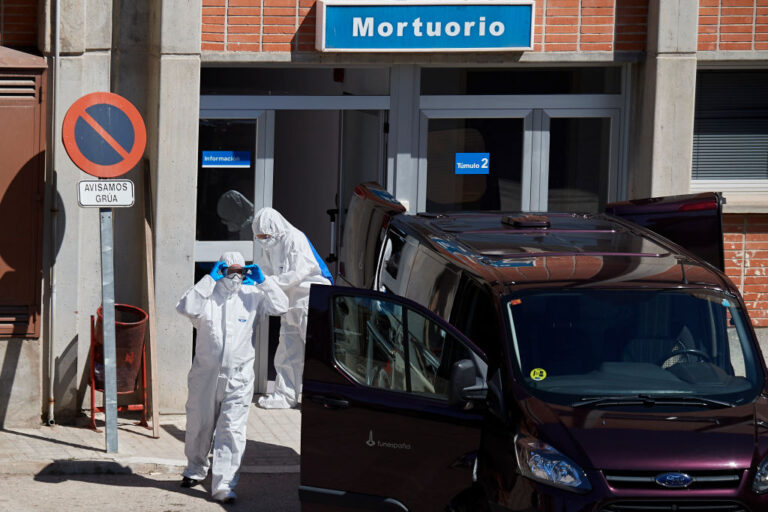 España endurece las medidas: Se suspenden todas las actividades productivas