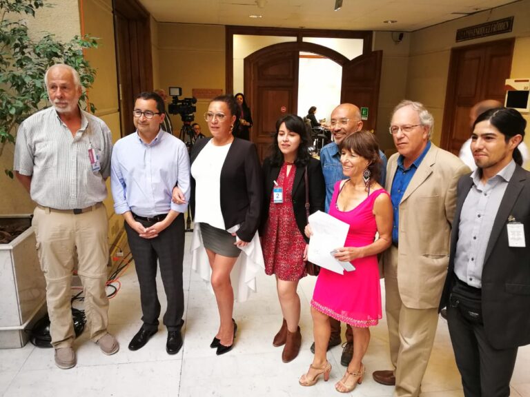 Presentan proyecto que prohíbe el uso de animales como elementos disuasivos en manifestaciones públicas