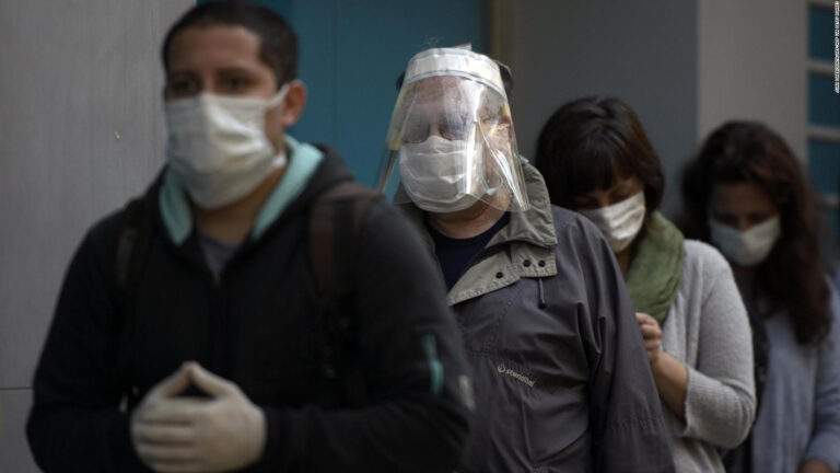 Hombre con COVID-19 realizó fiesta y contagió a cuatro personas: Otros 66 casos sospechosos están en observación