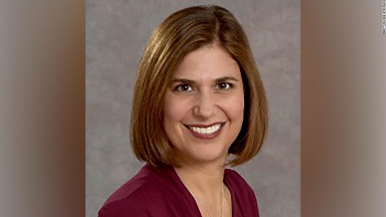 Doctora que se recuperó de COVID-19 y siguió atendiendo a contagiados se quitó la vida