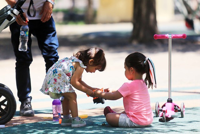 “Me sentí feliz y libre”: 6 millones de niños salieron a jugar en las calles de España