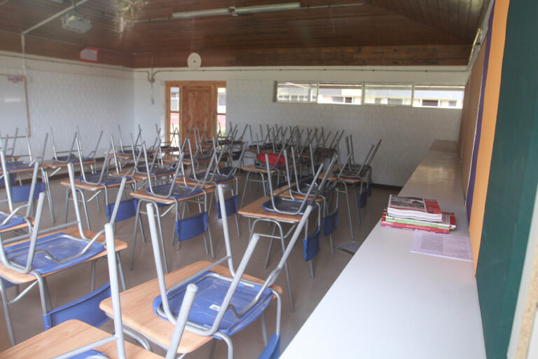 Más de 60 alcaldes de todo el país piden que se postergue el reinicio del año escolar