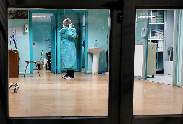 Araucanía: Enfermero con coronavirus vacunó a 300 personas en General López