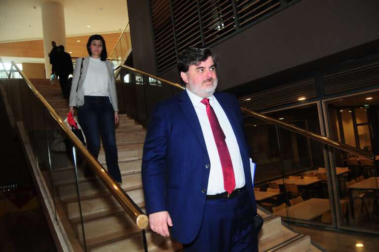 Ex subsecretario Burrows: 