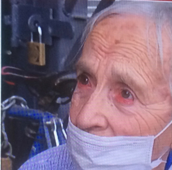 Anciana de 90 años fue a cobrar Bono COVID-19, pero no le correspondía: Jubilado le regaló su pensión