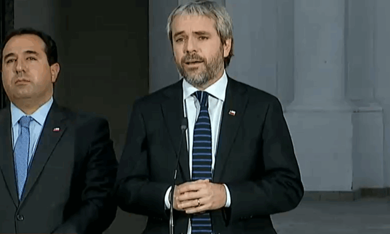 Blumel responde a dichos de Mañalich por cierre de colegios: 