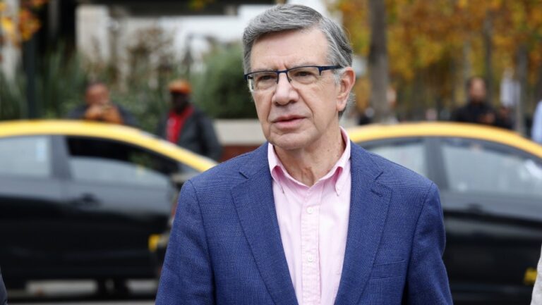 Lavín prohíbe funcionamiento de mall Apumanque tras 