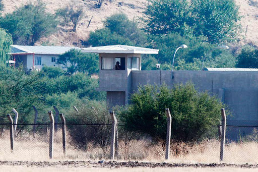 Dos funcionarios que trabajan en Punta Peuco dieron positivo a COVID-19