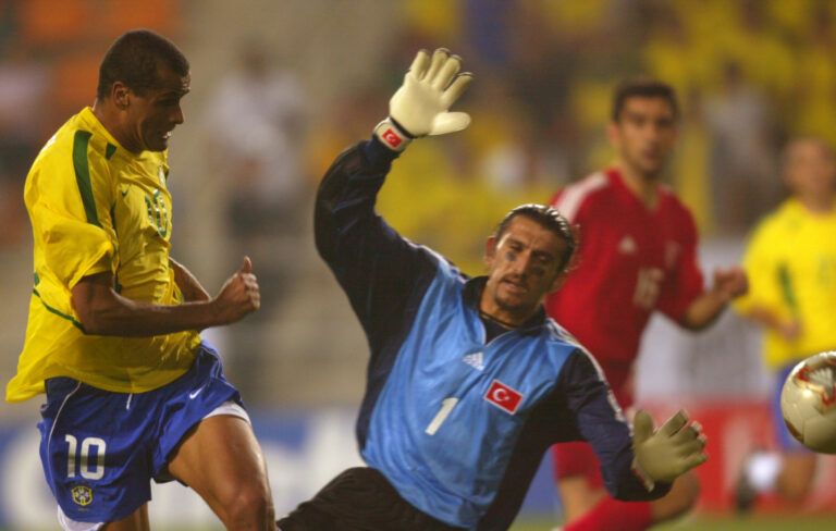 Rustu, héroe de Turquía en el Mundial de 2002, está grave por coronavirus: 