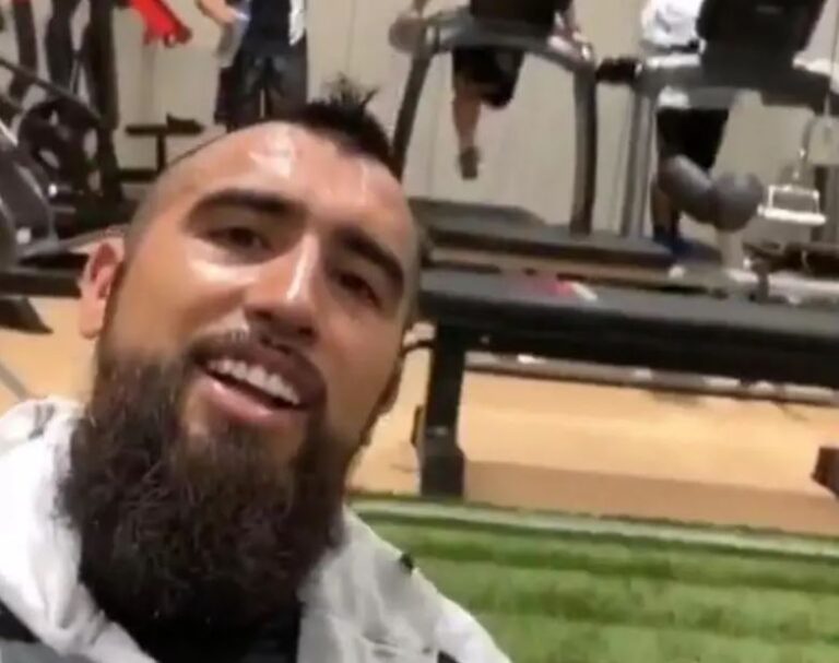 Sin sus hijos y con la barba más larga: Así vive Vidal la cuarentena en su lujosa mansión en Barcelona