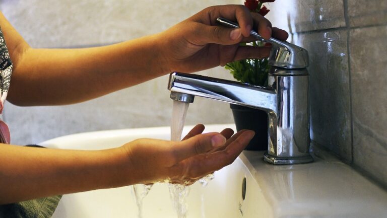 Corte de agua en Puente Alto y La Pintana: Aguas Andinas explicó que es por incidente en red de distribución