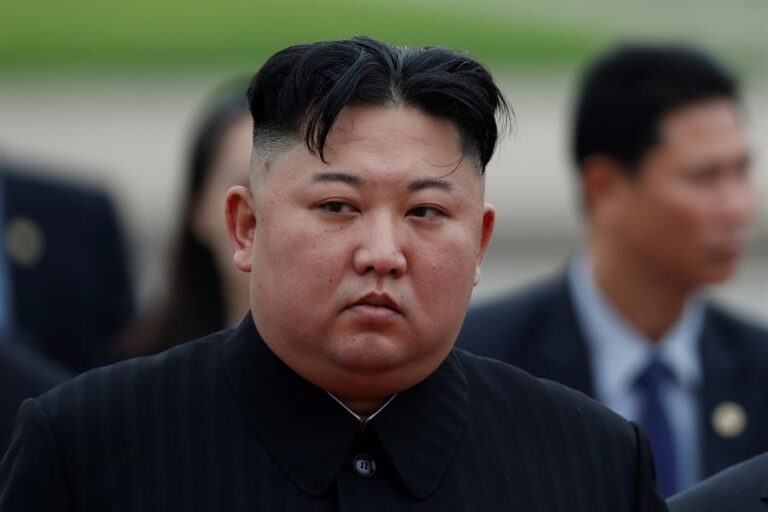 Kim Jong Un reapareció después de tres semanas en una reunión con mandos militares