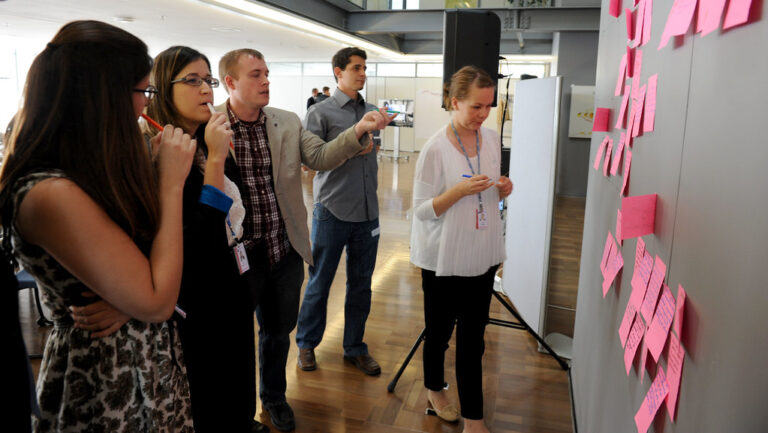 Proyectan que Generación Z y millennials son los que se llevarán la peor parte de la crisis económica de la pandemia