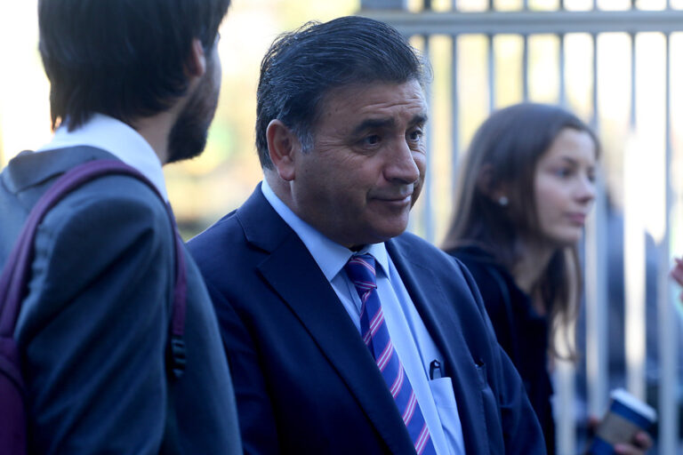 Alcalde de Colina: Ambulancias con pacientes COVID-19 