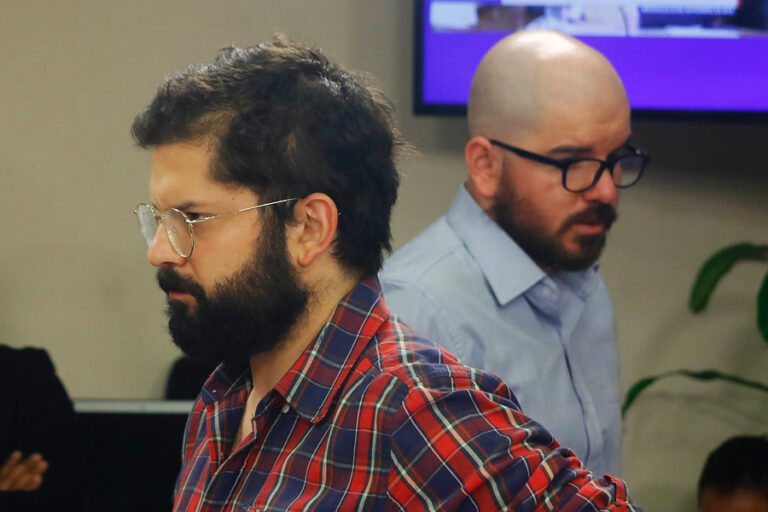 Diputados Boric y Jackson registran su peor aprobación desde abril de 2018 en encuesta Cadem