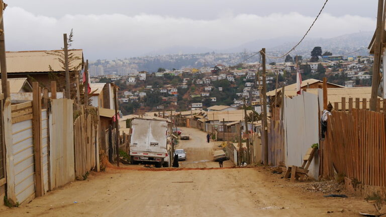 Director de TECHO insta a construir nueva estrategia que considere los antecedentes de los campamentos de Chile