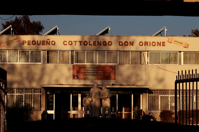 Cottolengo confirma muerte de dos adultos mayores tras detectar contagios de COVID-19 en hogar de Cerrillos