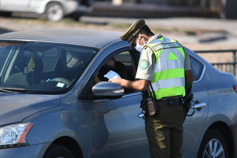 Carabineros detuvo a hombre que intentó evadir control sanitario con salvoconducto falsificado