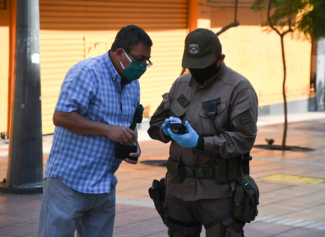 Chile registra la cifra diaria más alta de contagios y gobierno aportará $235 mil millones a municipalidades