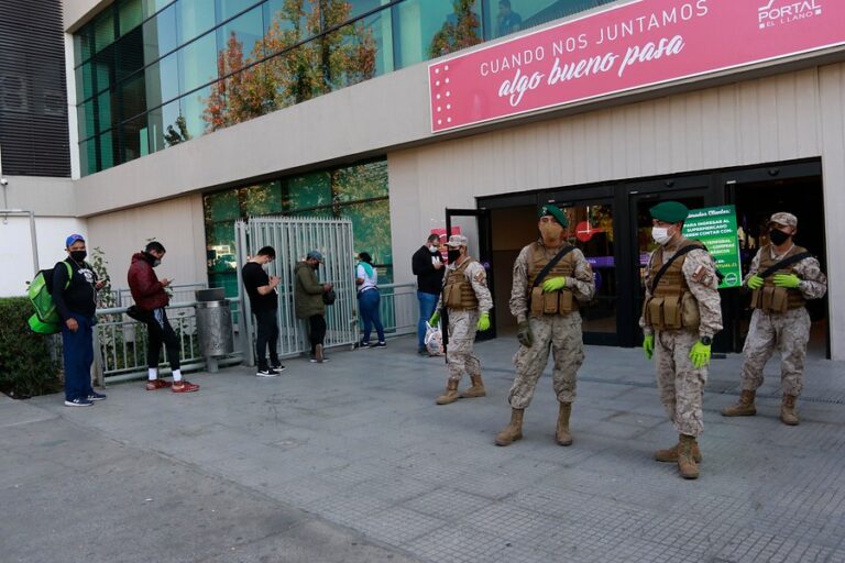 Vigilancia reforzada y fallas en la Comisaría Virtual marcan primera jornada de la cuarentena más grande de la capital