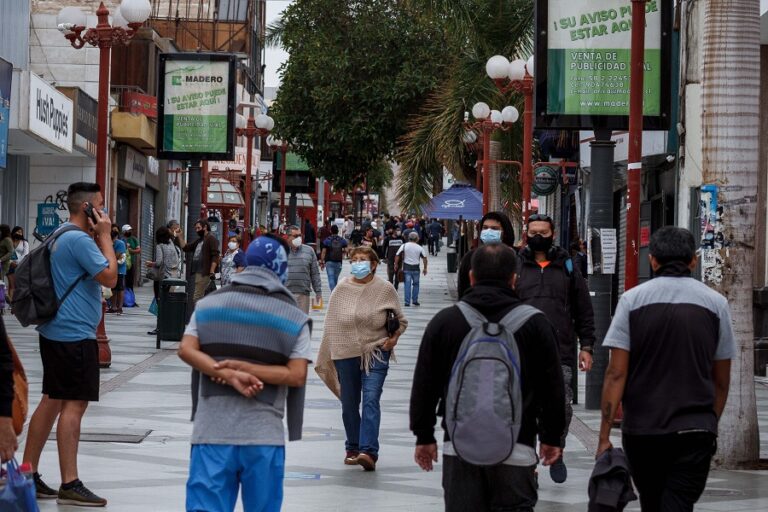 Gobierno anuncia la entrega de 3 millones de cajas de alimentos y decreta cuarentena para Arica y Rengo