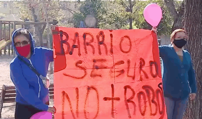 Vecinos de Santiago acusan falta de seguridad en sus barrios desde que comenzaron las medidas para contener el COVID-19