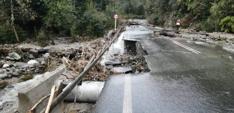 Intendente de Los Lagos informa dos presuntos desaparecidos por temporal en Provincia de Palena