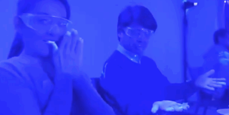 Con luz ultravioleta: Científicos demuestran cómo se propagaría el COVID-19 en un restaurante