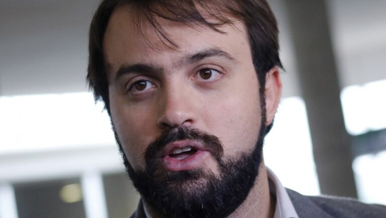 Sharp llama a independientes y actores sociales a avanzar en una 