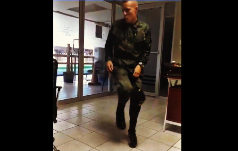 Medida disciplinaria: Dan de baja a militar por bailar y subir el video a TikTok
