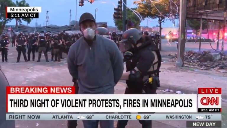 Equipo de CNN es arrestado en vivo por la policía de Minnesota