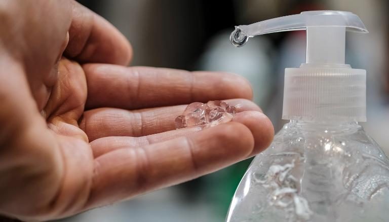 Tres personas murieron y una quedó permanentemente ciega al envenenarse con metanol luego de beber alcohol gel