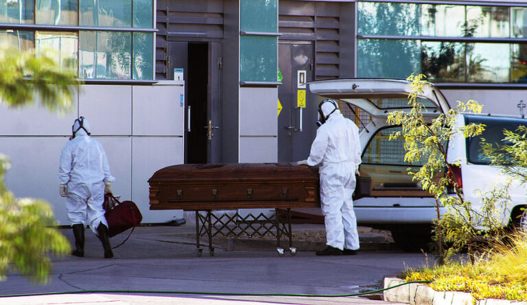 Minsal confirma 7.144 muertes por COVID-19 en informe epidemiológico: RM acumula más del 77%