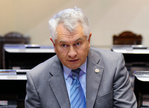 Ministro Enrique Paris llamó al diálogo: 