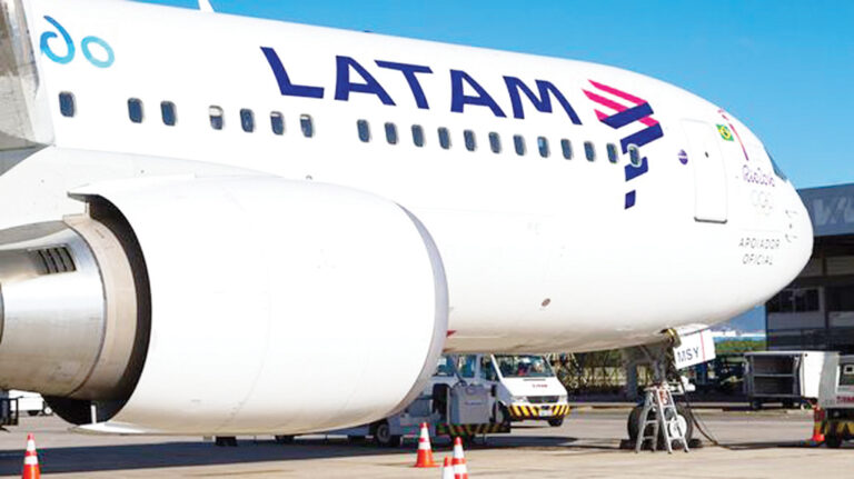 Latam anuncia cancelación de la mayoría de sus vuelos internacionales a partir del 5 de abril