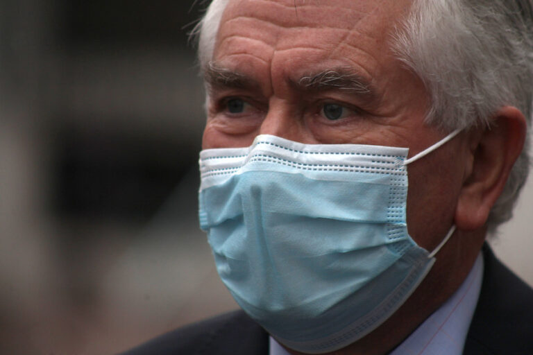 Ministro Paris: “Estamos preparando un plan para comenzar gradualmente con el desconfinamiento”