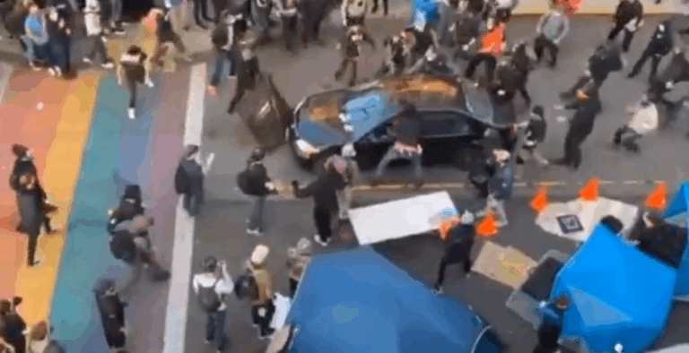 Hombre disparó contra manifestante en marcha contra el racismo tras pasar a alta velocidad con su vehículo