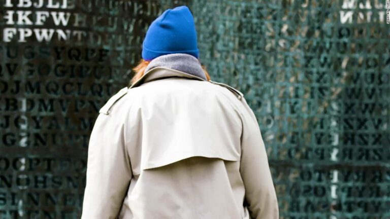 Kryptos: La escultura que contiene uno de los enigmas que ni la CIA puede descifrar